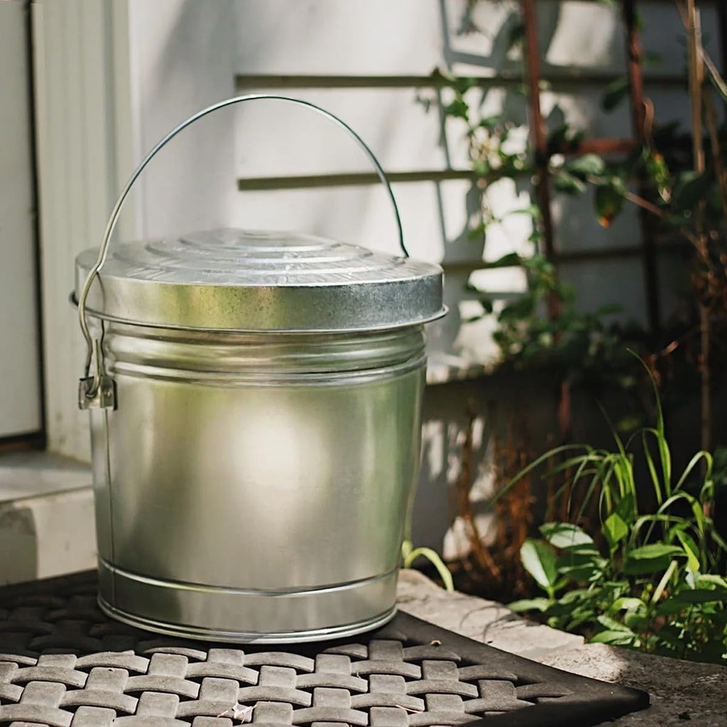 6-Gallon Galvanized Steel Storage Can with Locking Lid I194